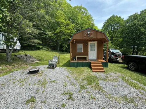 Pickles Place<br>Cabin located at trailhead of Hatfield and Mccoy/outlaw trails