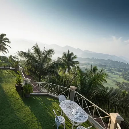 The Albatross, Kandy