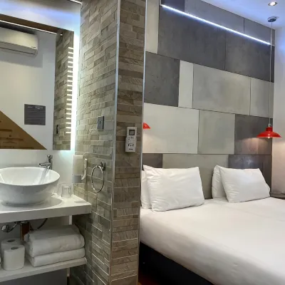 Rioshouse Henley Hotels near Stonor Park