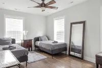 Luxury 4BR home 7 mins to US Capital, Rooftop deck, in Washington Free Parking - Jacuzzi