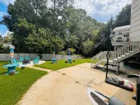 Rear Entry• Basement Suite Bliss•Firepit Nights & Comfort Stay - Holiday bungalows