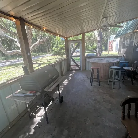 Fisherman’s paradiseThis Charming 3-bedroom house with WiFi, AC in Moore Haven,!