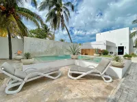 Coastal Casual Bliss: Beach + Pool + Rooftop Deck + Generator + Fast Internet - Pools