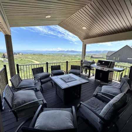 NEW Bear Lake home minutes from Garden City, GORGEOUS views, and Private Hot Tub