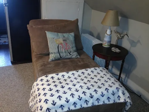 Cozy Beach Apartment, private entrance and parking spot . <br> - Condos