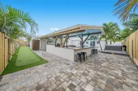 Heated Pool+Spa+BeachWalk+Bikes+MiniGolf+Beach Essentials &Toys+Outdoor Kitchen - 4-Star