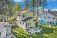Schooner and Whoop-Ti-Do Cottages: Private Beach on Silver Lake! - Wifi