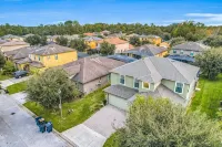 5 BR with pool! By shopping, restaurants, Disneyworld, & Universal Studios! - 3-Star