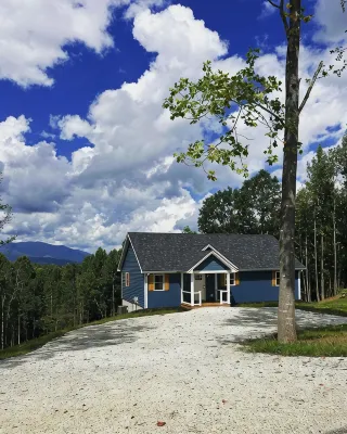 Nature getaway; beautiful Mountain Views, close to rivers, breweries & wineries.
