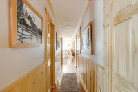 Summit Condo 201A - Recently Renovated, Great Views, Close to Village!