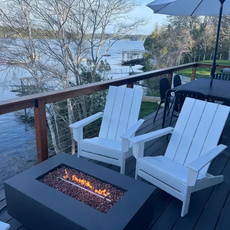 Coveside! Designer decor, waterfront, AC, 2 Bedroom in Harpswell.