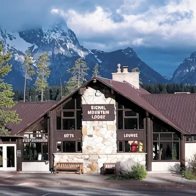 Signal Mountain Lodge Hotels near Jackson Lake Dam