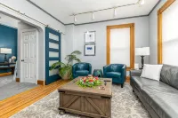 The Dubuque House - Historic Downtown Location - de charme