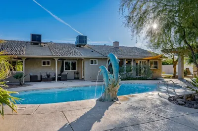 Modern Vegas Hot Tub Retreat • Pet Friendly • Near Strip • 10% Off January Hotels in 