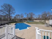 Private Resort Style Hyannis Property. Heated Pool, Playground&Basketball Court - Swimmingpools