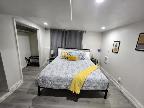 Spacious & Modern Guest Apartment with Private Entrance