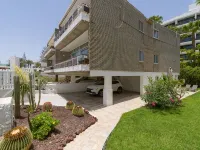 Apartment in Maspalomas with spacious garden, 30 m to the beach. Private garage