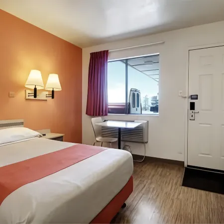 Super 8 by Wyndham Woods Cross/Salt Lake City North