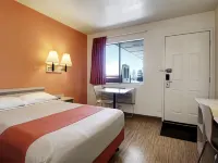 Super 8 by Wyndham Woods Cross/Salt Lake City North - Pet-friendly