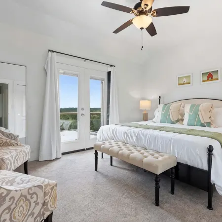 The Point Serene Hill Country Views with Pool & Hot Tub