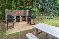 Modern Kihei Resort 2 Bedroom, 2 Bath Condo with AC - Steps to the Beach