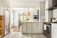 Renovated Townhouse Walk to All