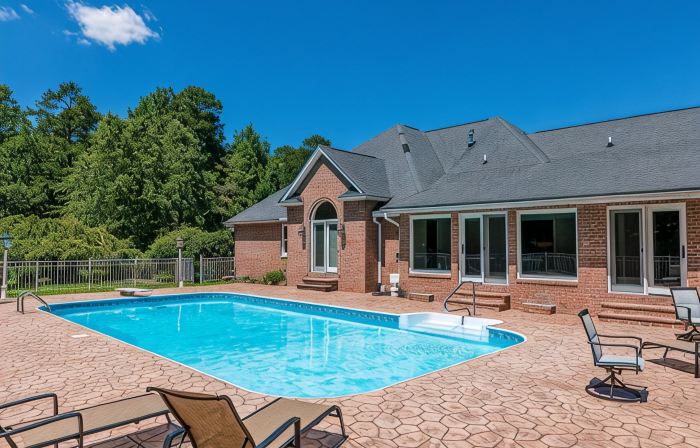 Large House w/ Private pool - perfect for Golfing Groups (12) beds