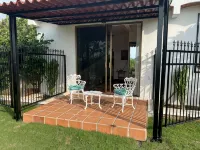 One bedroom oceanfront guesthouse. - Homestays