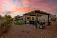 DESERT GEM!  Resort style Living - Private Pool. - Wifi