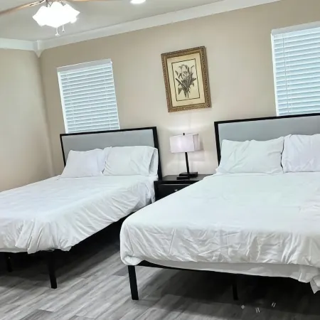 Central Spacious convenient I-10