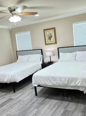 Central Spacious convenient I-10 - 2-Star