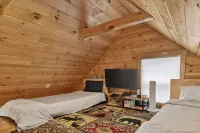 Cozy Cabin Retreat: Your Peaceful Getaway Awaits - WiFi