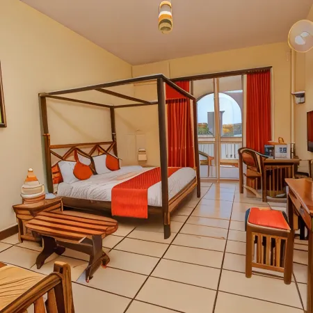 CityBlue Creekside Hotel & Suites