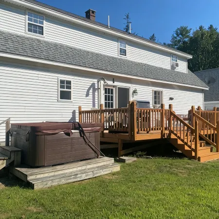 Bar Harbor 5 bedroom 3 bath with hot tub and large backyard