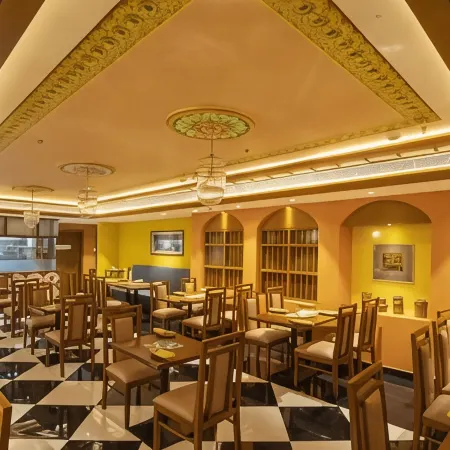 Hotel Aadithya Отели рядом с достопримечательностью «Бизнес-комплекс DLF IT Park»