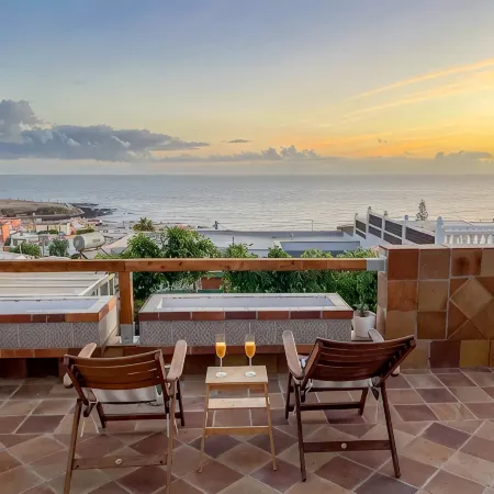 Surf-Check House - 3 min walk to the Beach Отели в г. Комарка Эсте