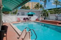 The Blue Wave - Private Pools