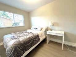 Newly renovated 2B1B Private Suite in Ladner