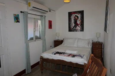 Charmed by La CalzadaPrivate home in the heart of Granada2Br/AC/WiFi/Kitchen Hotels in 