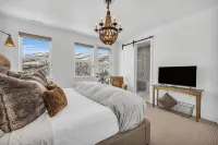 Mountain Lake Getaway - Chef's Kitchen - High End