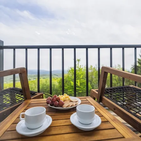 Unreal Mountain Views w/ Hot Tub Near Charming Jim Thorpe & Blue Mountain Skiing