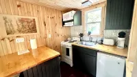 Private Tiny Cabin & Mountain Hiking!