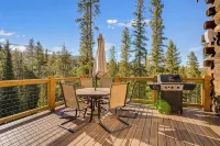 Cabin in the Woods! Pet Friendly, Private Outdoor Hot Tub, Gas Grill, Secluded