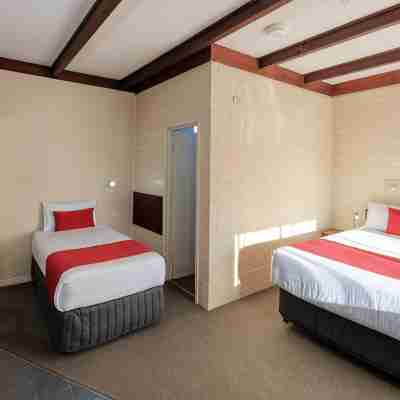 Ashton Motel Rooms