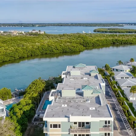Three Bedroom Condo with Elevator and Views of Gulf and Lemon Bay Boats Welcome