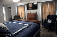 Spacious 4-bedroom home, just minutes from beach! - 자쿠지