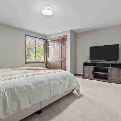 Indoor Pool&Hot tub, Game Room, Sauna, Movie Room Rooms