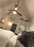 LINVILLE MOUNTAIN BARN LOFT on WEDDING VENUE, Hot Tub, FARM,close to attractions