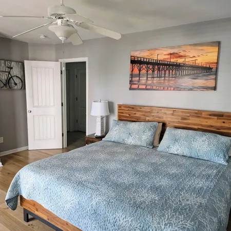 Coastal Comfort: 4-bedroom house with pool and sound access, 3 min walk to beach