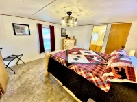 2 Bedroom in Logan Ohio, Hocking Hills, Luxury Hot Tub, King Size Bed, Fire-Pit - Alppimaja
